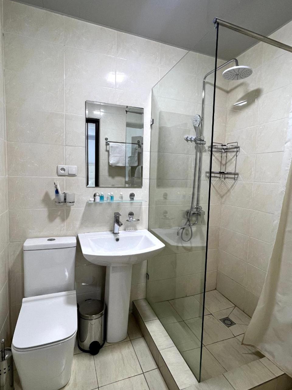 Viva Hotel Tashkent Luaran gambar
